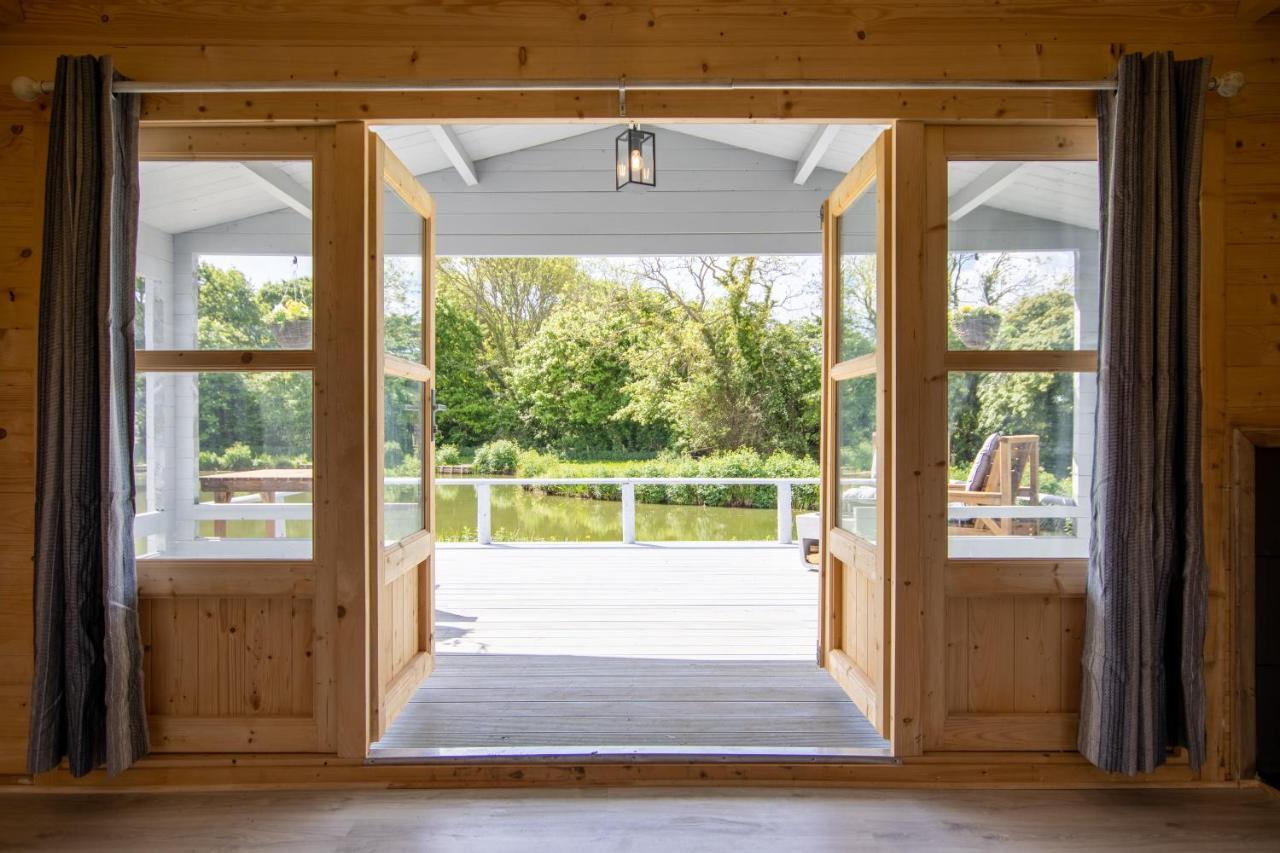 Choller Lake Lodges - Primrose Cabin With Private Hot Tub Arundel Exterior foto