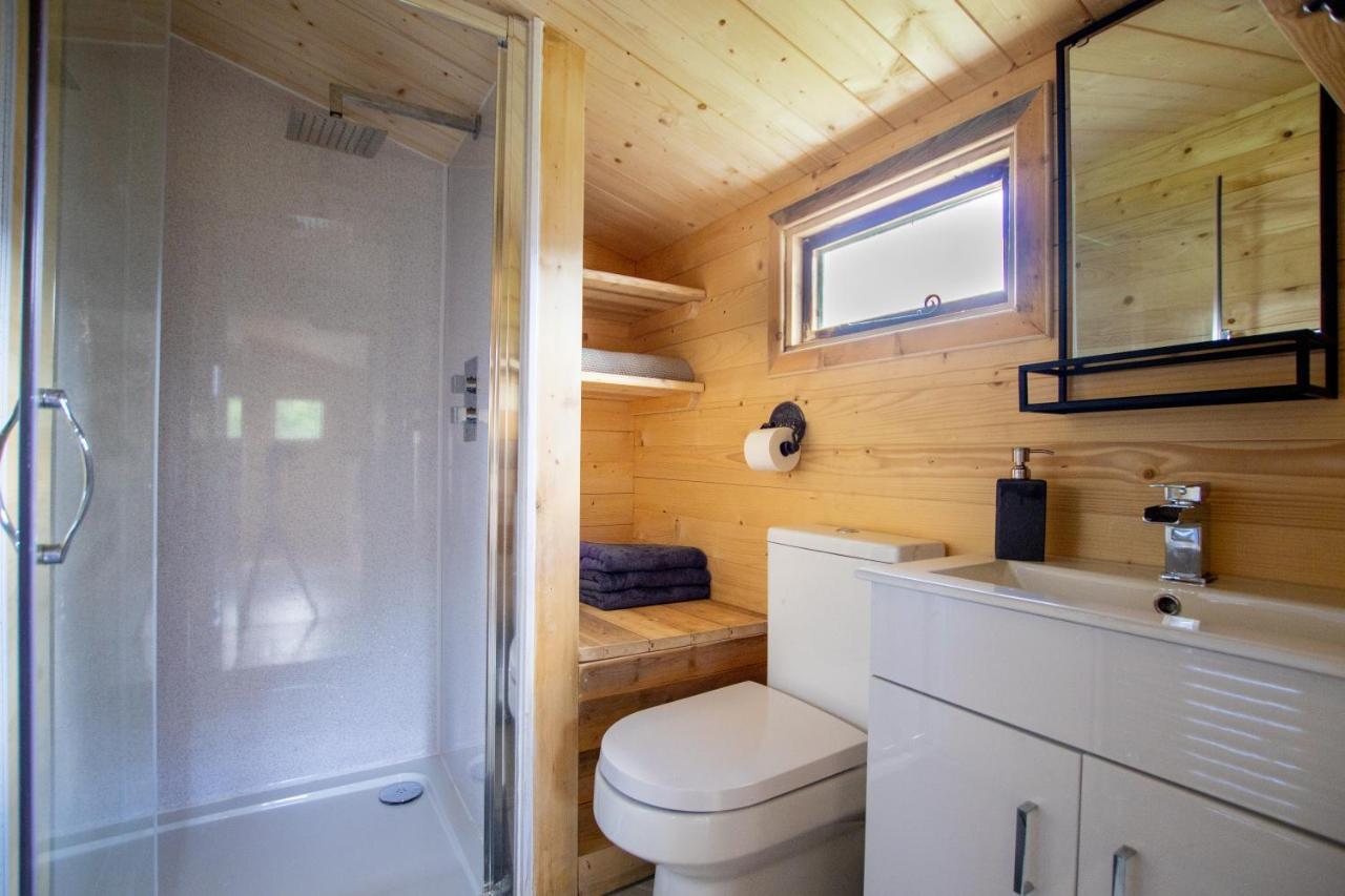 Choller Lake Lodges - Primrose Cabin With Private Hot Tub Arundel Exterior foto