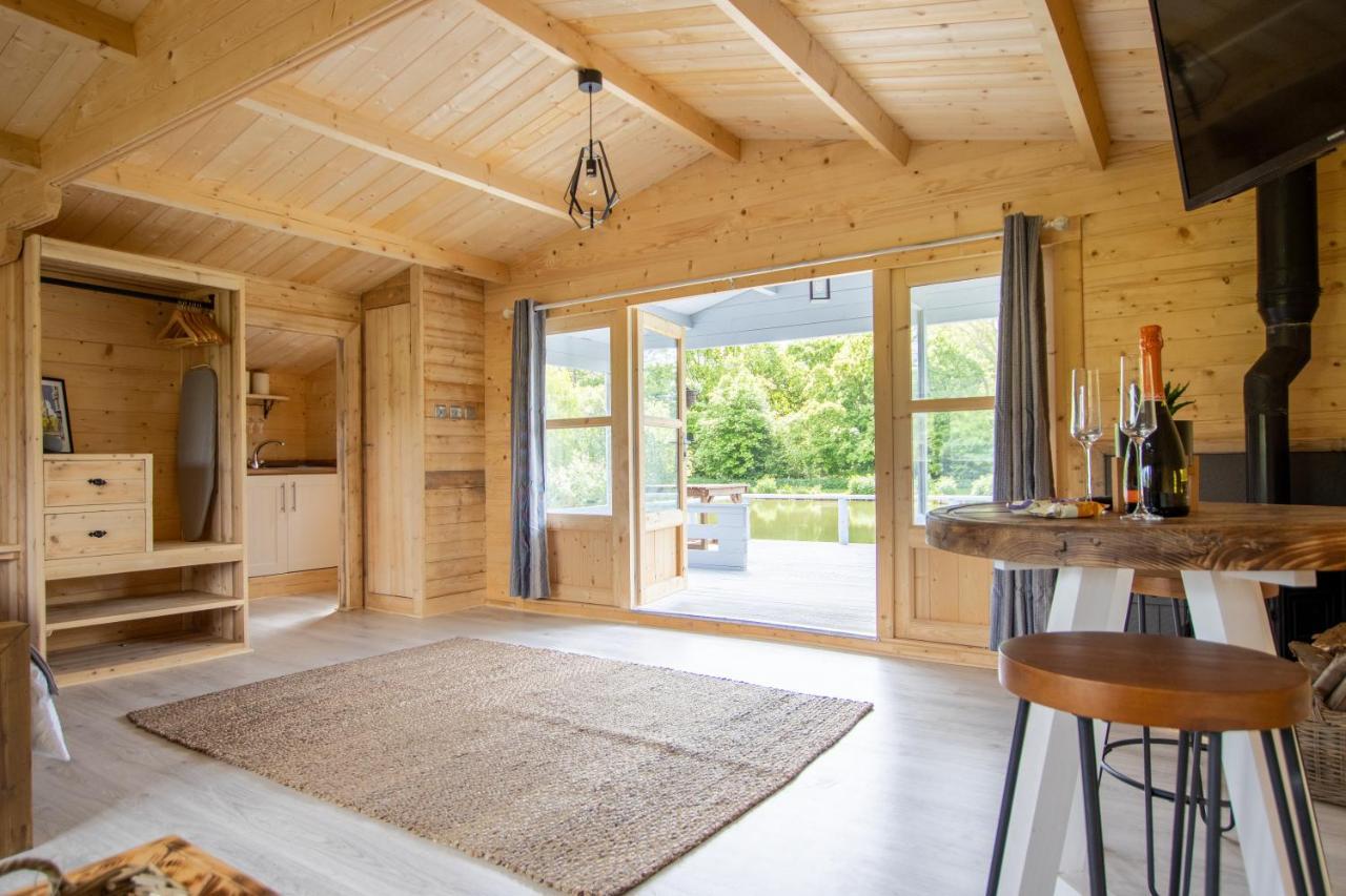 Choller Lake Lodges - Primrose Cabin With Private Hot Tub Arundel Exterior foto