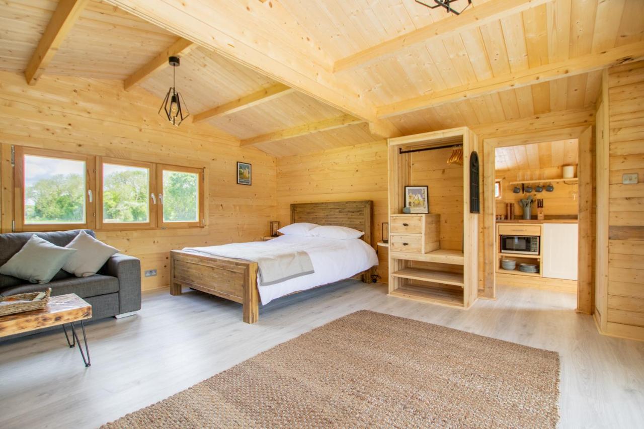 Choller Lake Lodges - Primrose Cabin With Private Hot Tub Arundel Exterior foto
